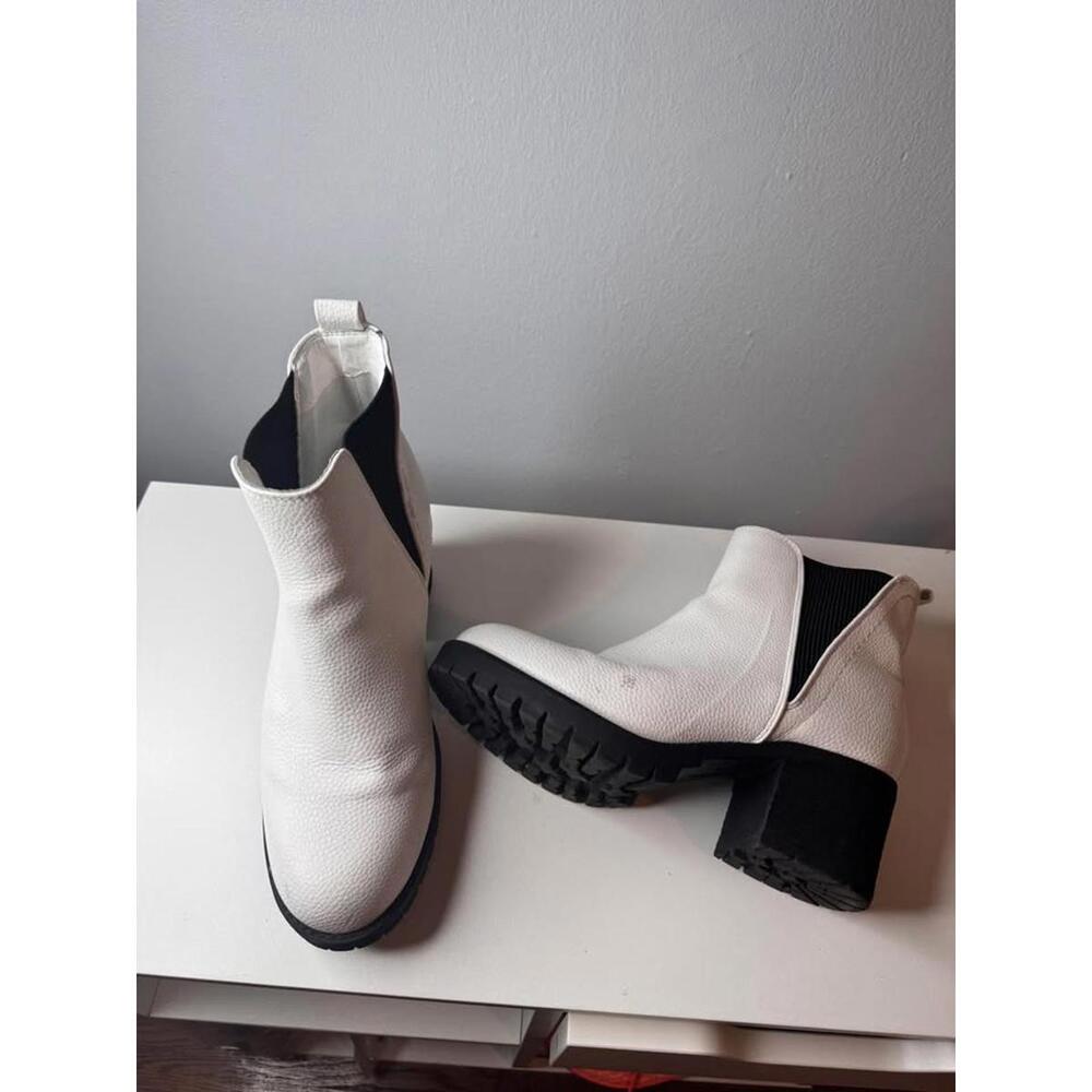 Mia Chelsea boots ￼size 8 - Picture 3 of 4